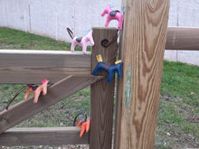 Charger l'image dans la galerie, Rodeo Drive Pendent Cuir Charme - rose pale