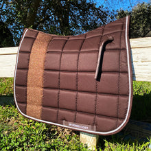 Charger l&#39;image dans la galerie, Tapis Paillettes Dressage STRIPE Marron Chocolat
